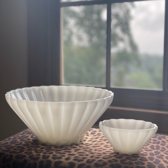 Vintage Milk Glass Serving Bowl and 5 Salad Bowls Rachel Pattern Anchor Hocking - Picture 8 of 13